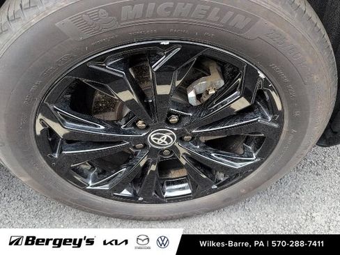 Used 2024 Toyota RAV4 XSE w/ Weather Package AWD/4WD image 4