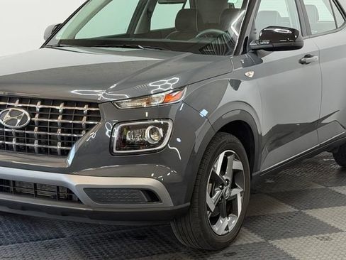 Certified 2023 Hyundai Venue Limited w/ Cargo Package FWD image 6