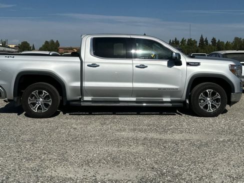 Used 2019 GMC Sierra 1500 SLT w/ Driver Alert Package I AWD/4WD image 9