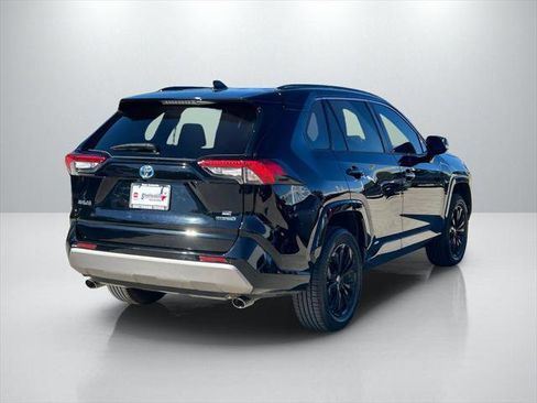 Certified 2022 Toyota RAV4 SE image 5