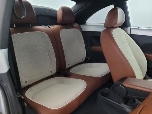 Used 2015 Volkswagen Beetle 1.8T Classic FWD image 19