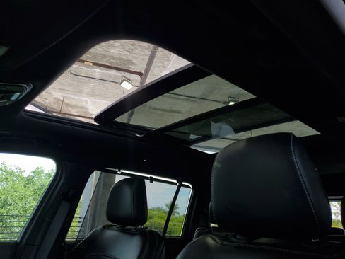 Used 2024 Jeep Grand Cherokee L Limited w/ Luxury Tech Group II image 20