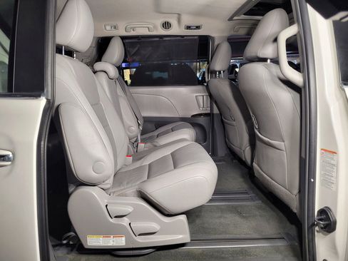 Used 2016 Toyota Sienna XLE image 43