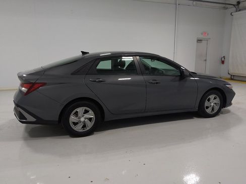 Used 2025 Hyundai Elantra SE FWD image 10
