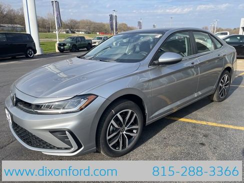 New 2025 Volkswagen Jetta SE image 3