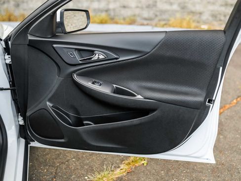 Used 2025 Chevrolet Malibu RS image 14