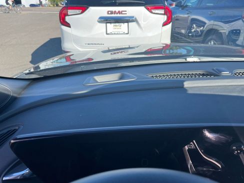 Used 2025 Buick Envista Sport Touring image 10