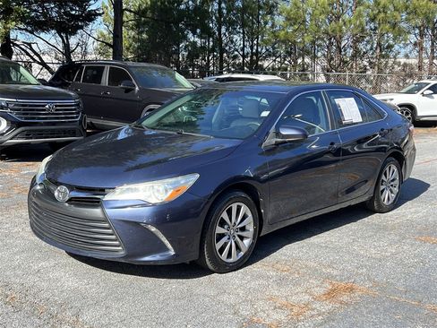 Used 2017 Toyota Camry XLE image 3