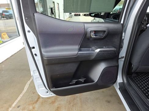 Used 2021 Toyota Tacoma TRD Off-Road image 47