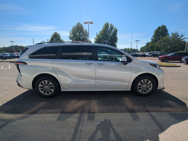Used 2022 Toyota Sienna XLE FWD image 9