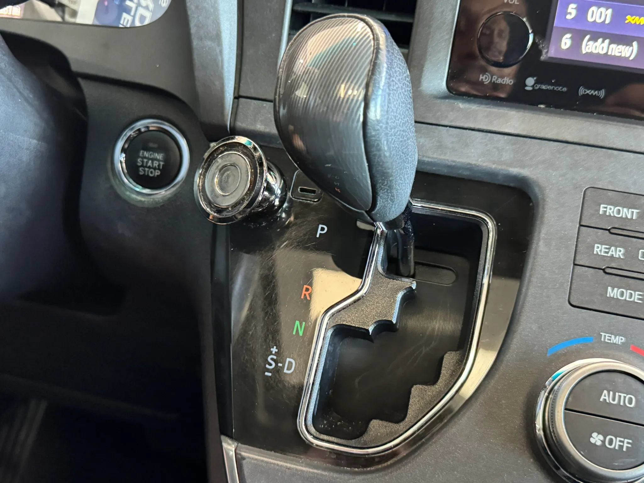 Used 2017 Toyota Sienna SE Premium FWD image 19