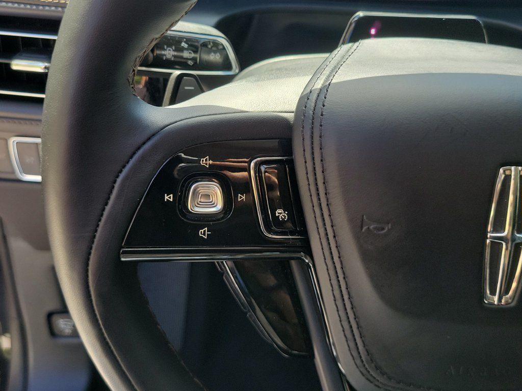 Used 2025 Lincoln Aviator Reserve w/ Jet Appearance Package RWD image 24