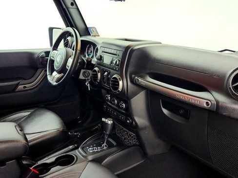 Used 2018 Jeep Wrangler Unlimited Sahara AWD/4WD image 23