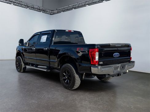 Used 2017 Ford F250 XLT w/ XLT Premium Package image 5