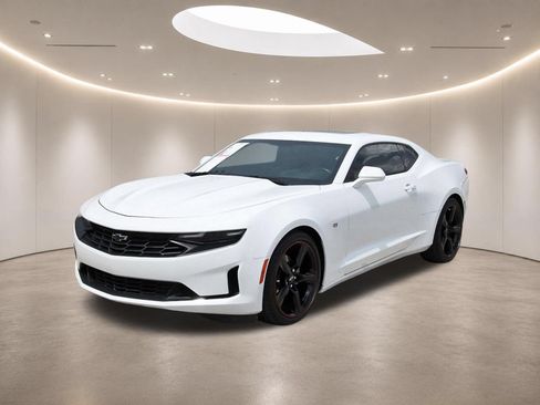 Used 2022 Chevrolet Camaro LT RWD image 3