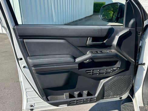 Used 2025 Toyota 4Runner SR5 AWD/4WD image 10