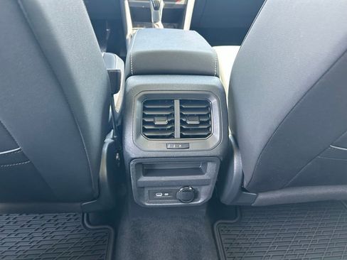 Used 2023 Volkswagen Tiguan SE w/ Panoramic Sunroof Package FWD image 42