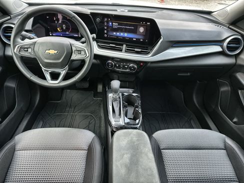 Used 2025 Chevrolet Trax LT w/ Driver Confidence Package FWD image 19