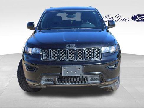 Used 2018 Jeep Grand Cherokee Altitude image 2