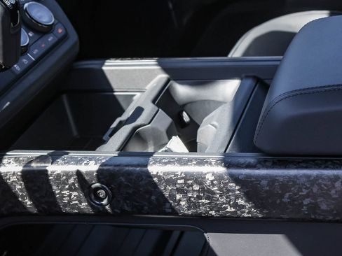 New 2026 Land Rover Defender 110 AWD/4WD image 28