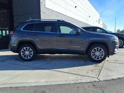 Used 2019 Jeep Cherokee Latitude Plus w/ Comfort/Convenience Group image 8