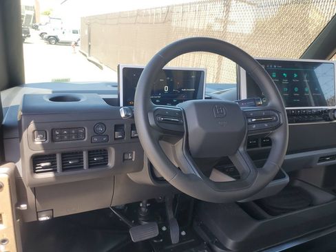Used 2024 Chevrolet Brightdrop 400 w/ Commercial Equipment Package AWD/4WD image 12