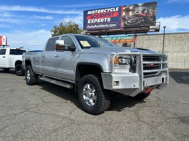 Used 2017 GMC Sierra 3500 SLT w/ Duramax Plus Package AWD/4WD image 4