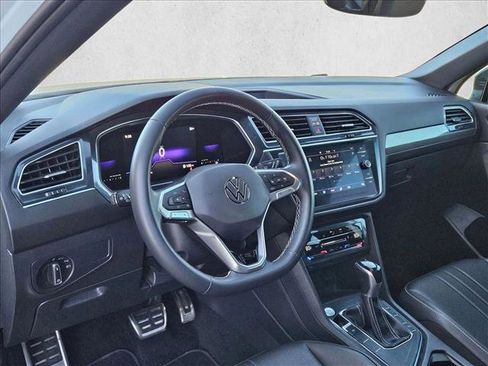 Used 2023 Volkswagen Tiguan SE R-Line image 10