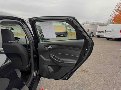 Used 2017 Ford Focus SE image 18