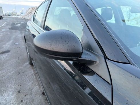 Used 2024 Nissan Altima 2.5 SV image 6