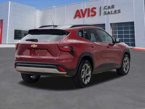 Used 2025 Chevrolet Trax LT w/ LT Convenience Package FWD image 6