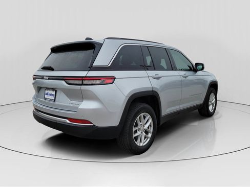 Used 2024 Jeep Grand Cherokee Laredo X image 4