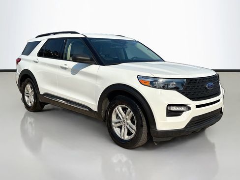 Used 2024 Ford Explorer XLT w/ Equipment Group 202A image 3