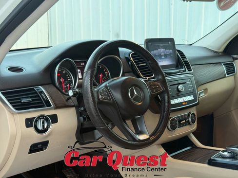 Used 2019 Mercedes-Benz GLE 400 4MATIC image 10
