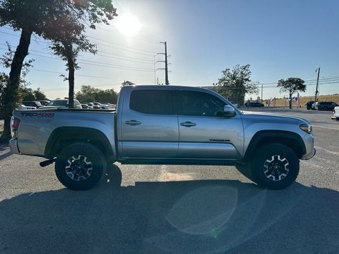 Used 2022 Toyota Tacoma TRD Off-Road w/ Technology Package AWD/4WD image 5
