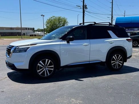 Used 2025 Nissan Pathfinder Platinum w/ Cargo Package AWD/4WD image 3