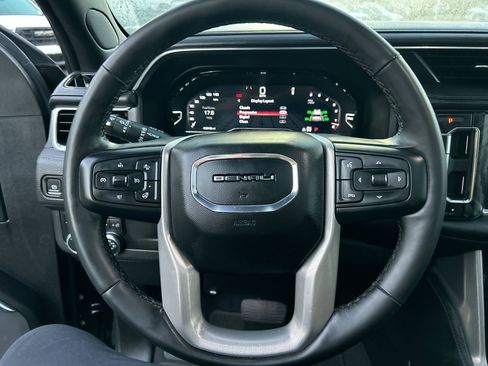 Used 2023 GMC Yukon XL Denali image 19