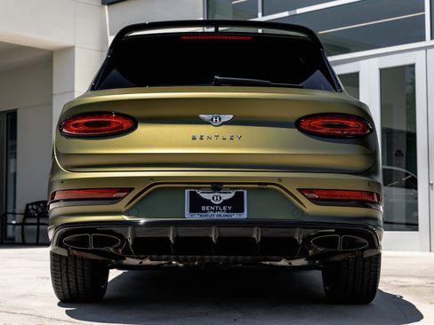 Used 2024 Bentley Bentayga image 16