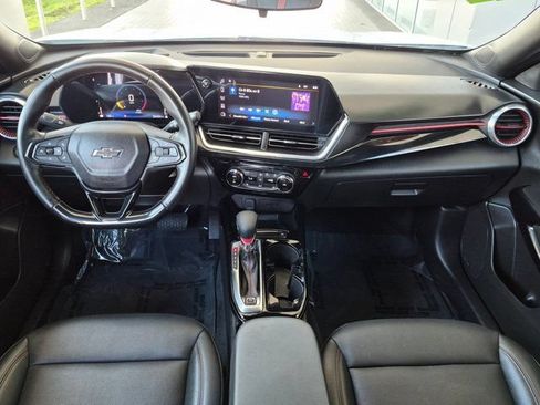 Used 2024 Chevrolet Trax RS w/ Sunroof Package FWD image 15