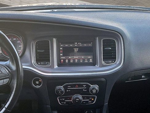 Used 2019 Dodge Charger SXT image 6
