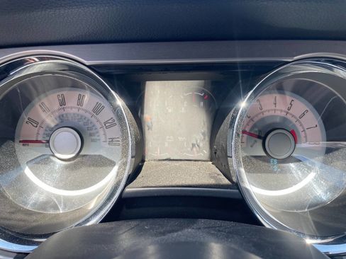 Used 2010 Ford Mustang GT Premium image 30