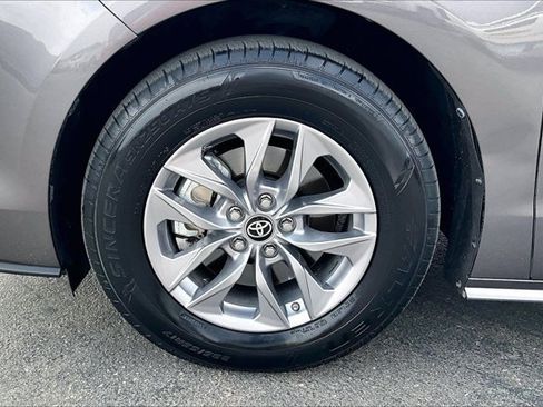 Used 2021 Toyota Sienna XLE FWD image 33