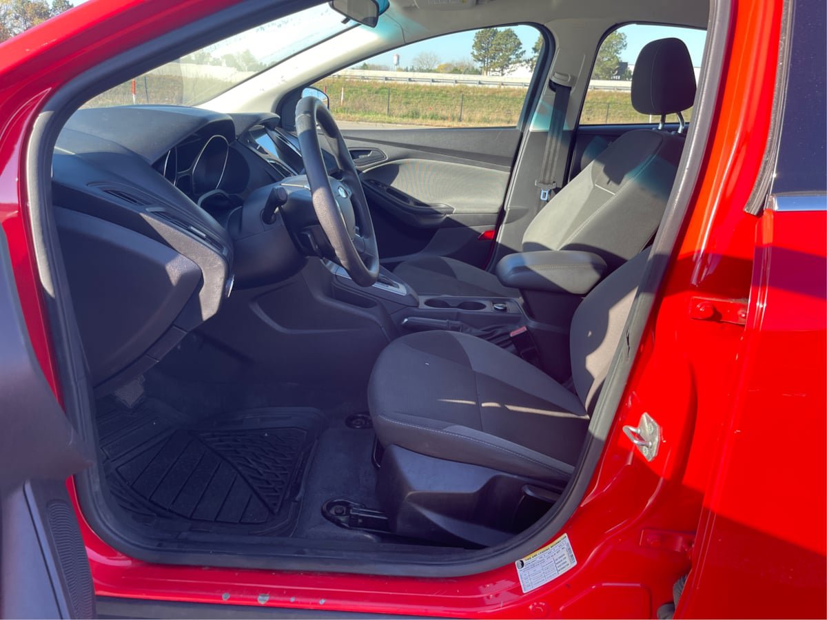 Used 2012 Ford Focus SE FWD image 9