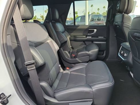 New 2026 Ford Expedition Platinum image 19