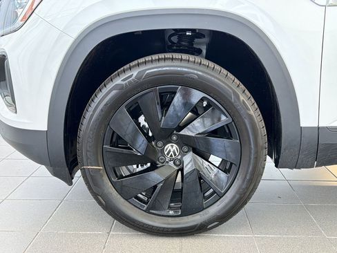 New 2026 Volkswagen Atlas Cross Sport SE FWD image 12