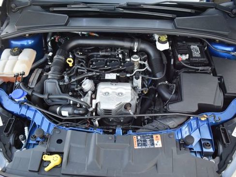 Used 2018 Ford Focus SE w/ SE Appearance Package image 42