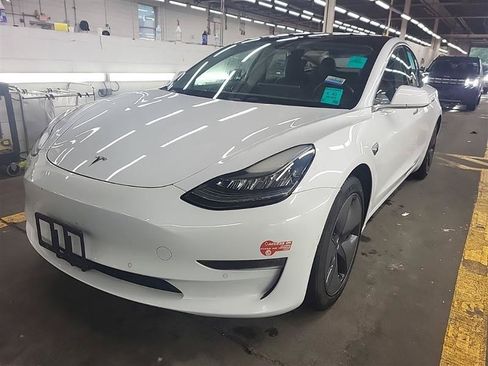 Used 2018 Tesla Model 3 Long Range RWD image 3