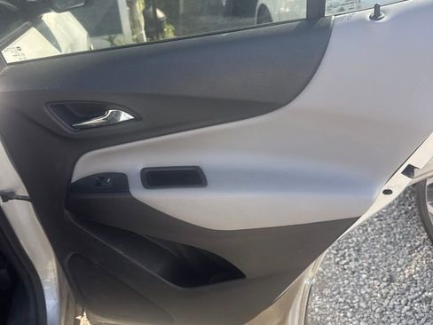 Used 2022 Chevrolet Equinox LT FWD image 9