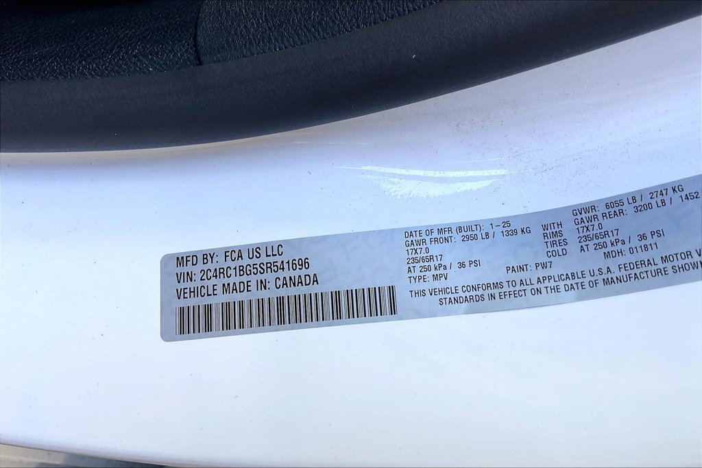 Used 2025 Chrysler Pacifica Select FWD image 34