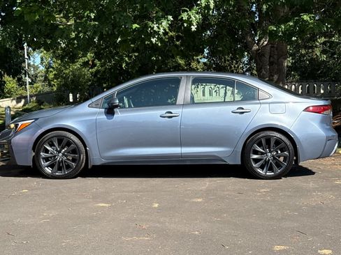 Used 2025 Toyota Corolla XSE FWD image 5